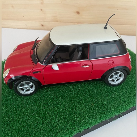 2001 Mini Cooper 1:18 Scale Diecast Model Car Classic Collectible Red Motor Max - Picture 2 of 11
